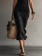 Adriana™ | Vestido Midi Negro con Encaje y Escote en V