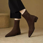 Delfina | Botas de Ante con Punta Fina y Tacón Bajo