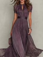 Flavia • Vestido Largo Violeta con Escote Tipo Lágrima y Ribete de Encaje