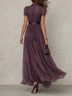 Flavia • Vestido Largo Violeta con Escote Tipo Lágrima y Ribete de Encaje