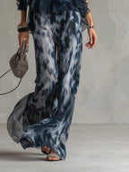 Candela - Elegante en Chiffon con Top de Cuello Alto y Pantalones Anchos Estampados