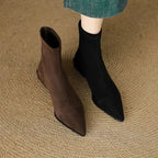 Delfina | Botas de Ante con Punta Fina y Tacón Bajo